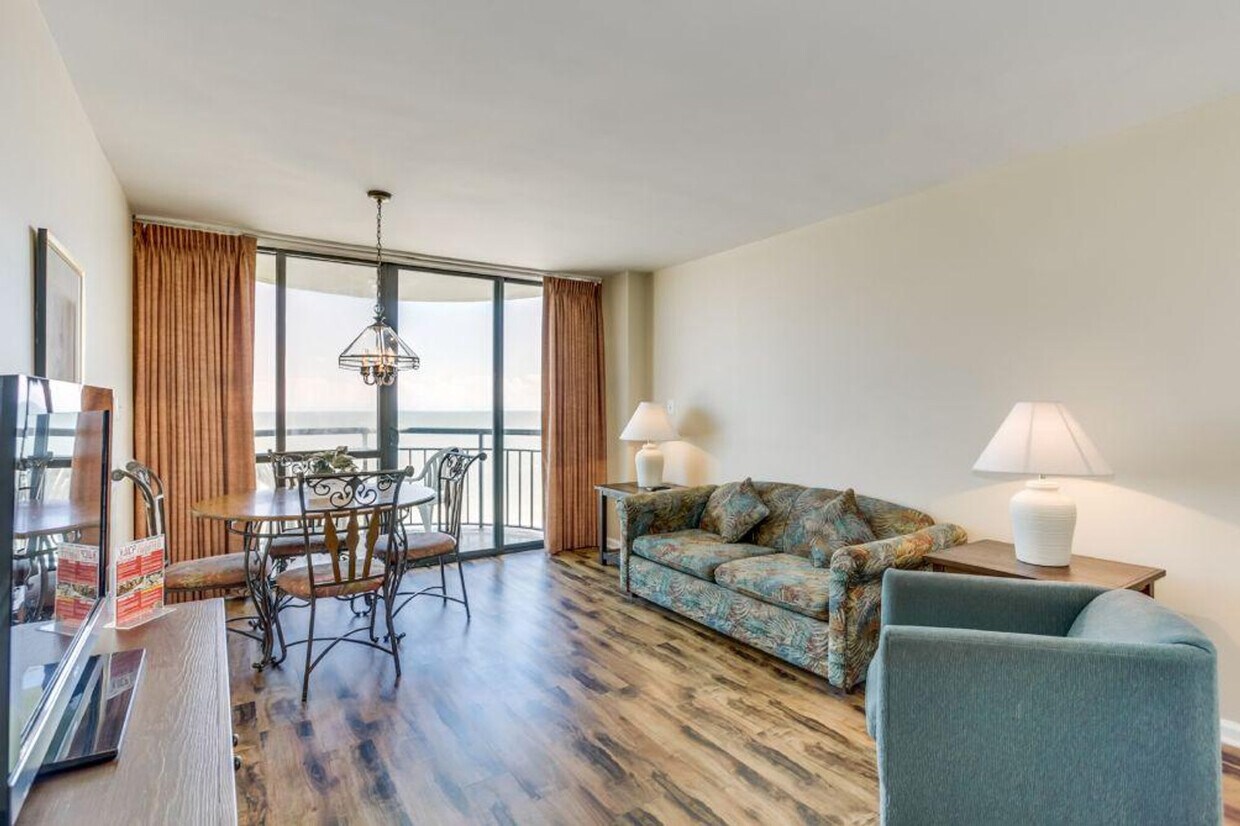 Foto principal - 2310 N Ocean Blvd
