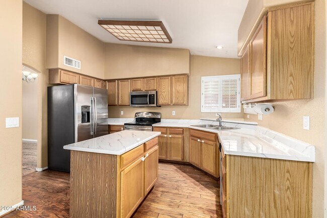 Building Photo - 15221 N 87th Dr