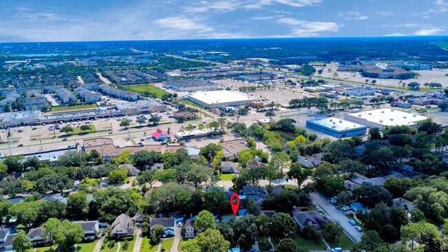 Foto del edificio - 14115 Wickersham Ln