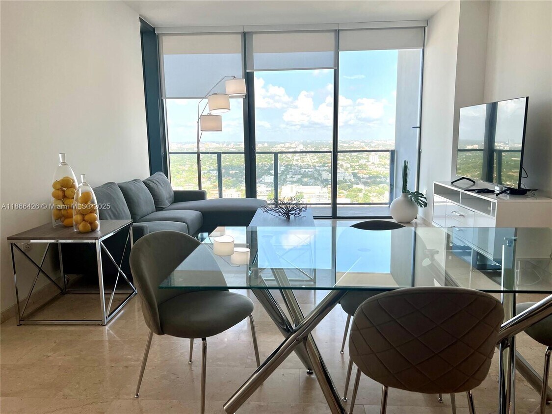 Foto principal - 88 SW 7th St