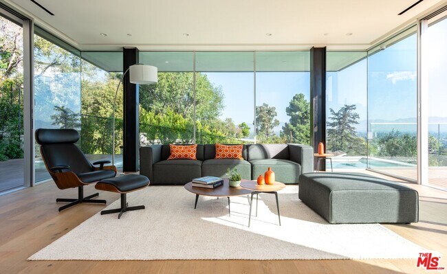Foto del edificio - 3925 Murietta Ave