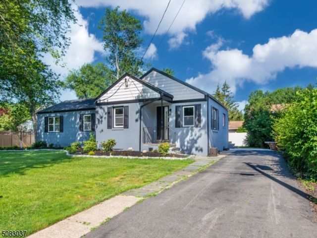 Foto del edificio - 16 Maplewood Ave