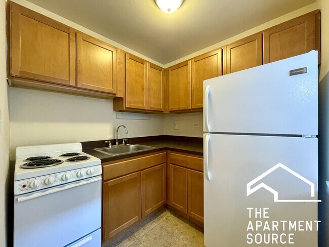 Building Photo - 6006 N Kenmore Ave