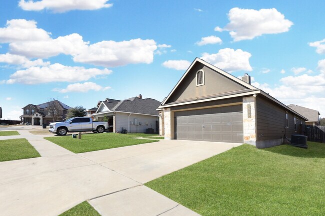 Building Photo - 3309 Castleton Dr
