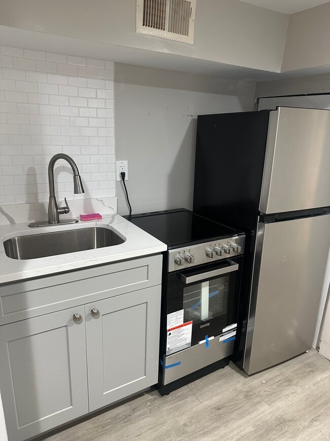 Kitchenette - 2400 N Capitol St NW