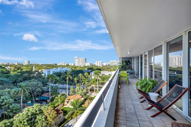 Building Photo - 1627 Brickell Ave