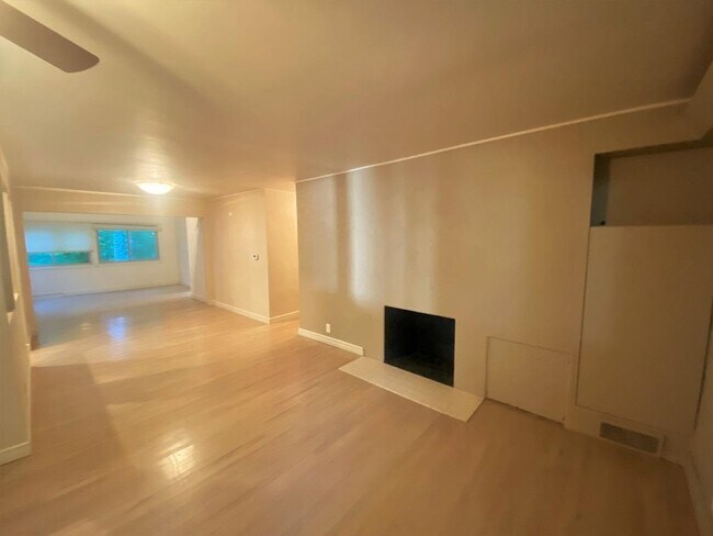 Foto del edificio - 3901 Cambridge St