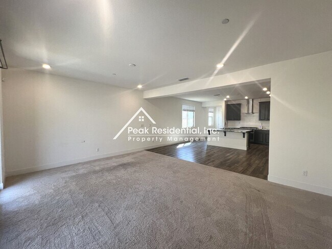 Foto del edificio - Updated 4bd/2ba Home with 2 Car Garage