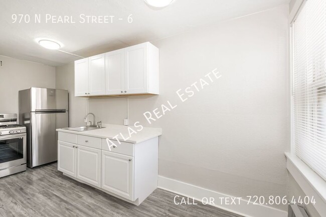 Building Photo - **NEWLY RENOVATED!!!Beautiful Victorian St...