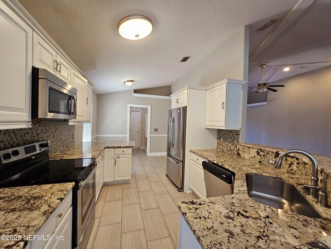 Foto del edificio - 3135 Ash Harbor Dr E