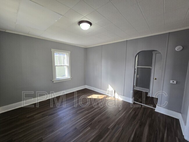 Building Photo - 323 Idaho St
