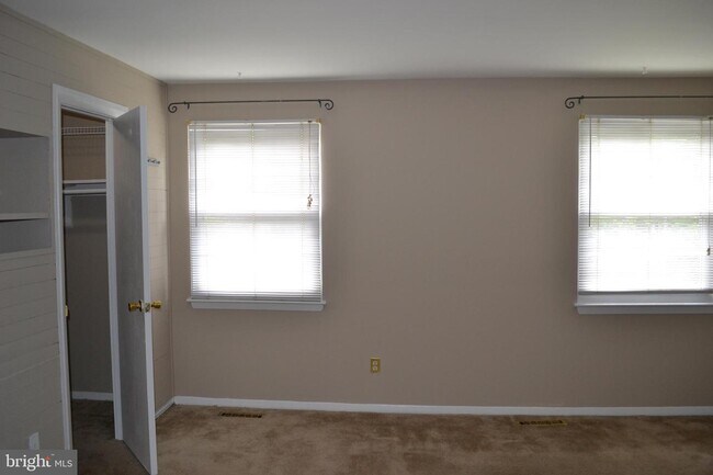 Building Photo - 302 Hometown Way
