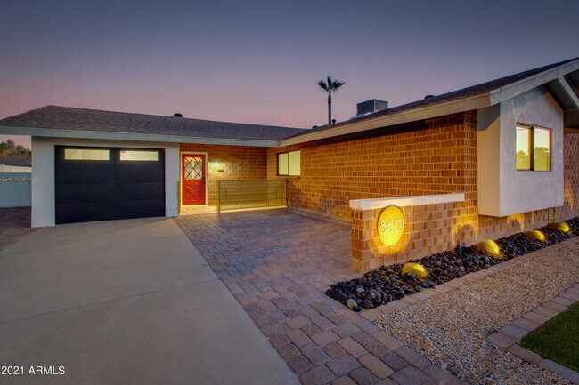 Building Photo - 8601 E Rancho Vista Dr