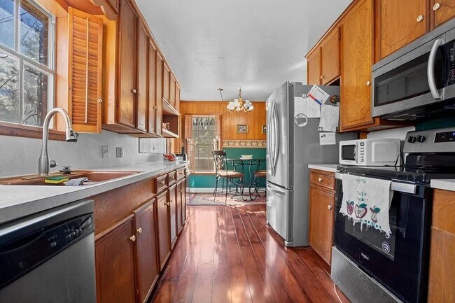 Foto del edificio - 1310 Spring Valley Dr