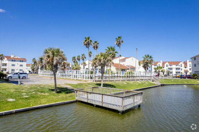 Building Photo - Beach Club