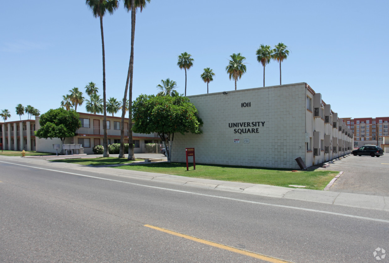 Primary Photo - University Square