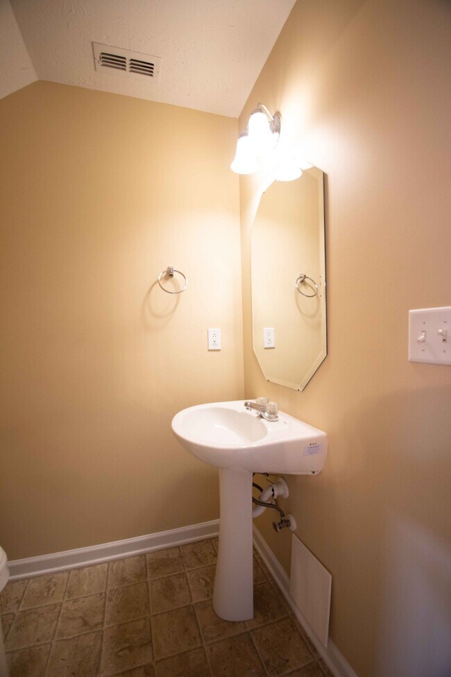 Building Photo - 1027 Sitting Bull Crossing