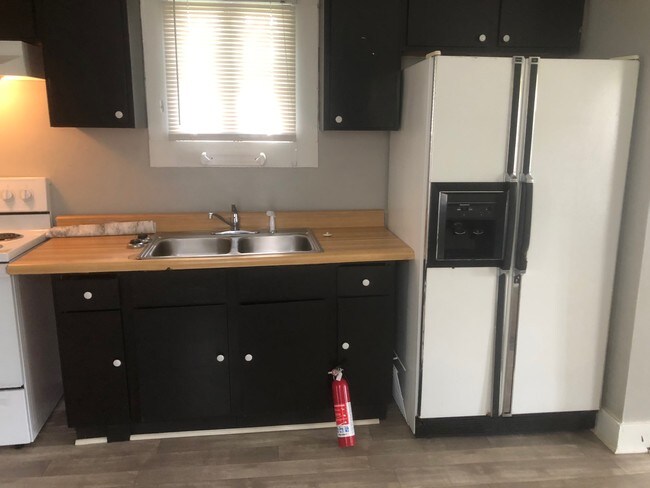 Building Photo - 17020 E Coleman Ave