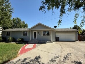 Building Photo - 1210 SE Colonial Dr