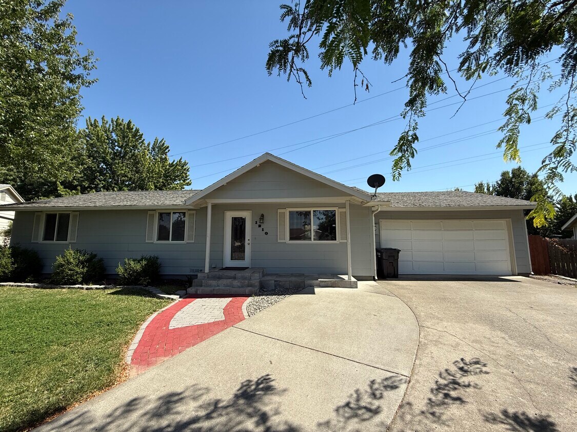 Foto principal - 1210 SE Constitution Dr
