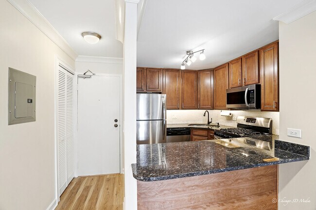 Foto del edificio - 3900 N Pine Grove Ave