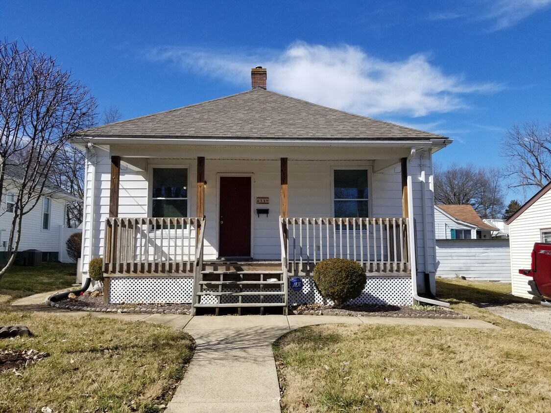 Primary Photo - 611 N Combs Ave
