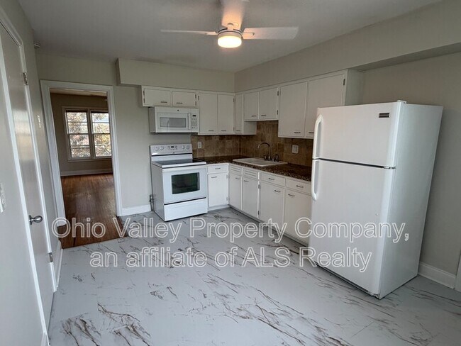 Building Photo - 2910 Abigail Dr
