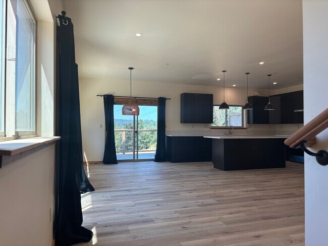 Foto del edificio - 9400 Spring Hill School Rd