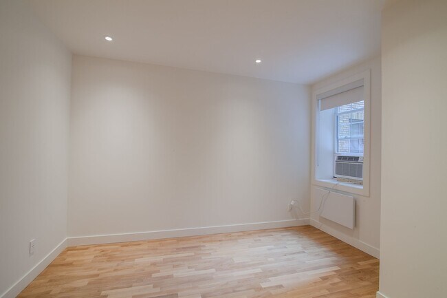 Building Photo - 2100 Rue du Fort