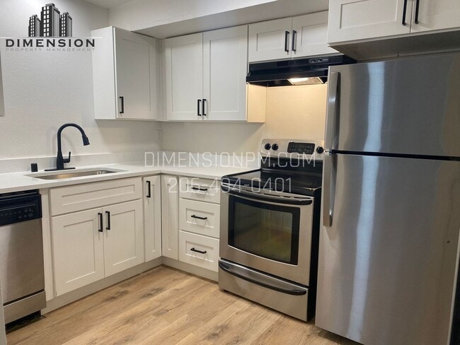 Building Photo - Charming 3 bed 2.5 Bath Duplex in Auburn