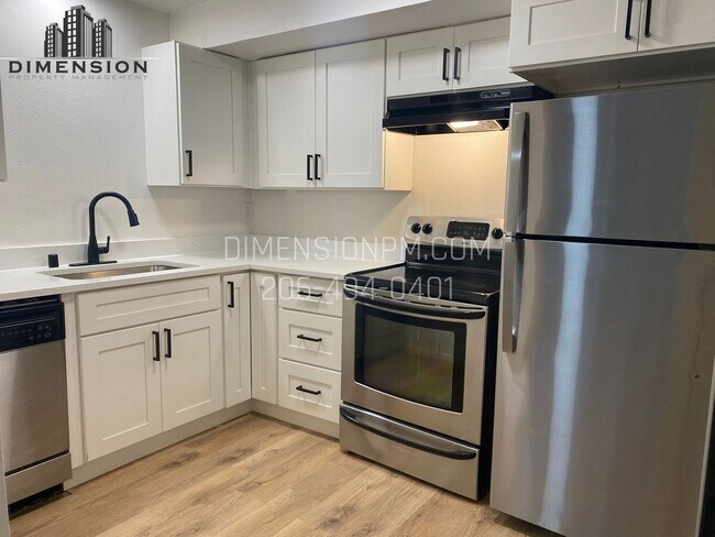 Foto del edificio - Charming 3 bed 2.5 Bath Duplex in Auburn