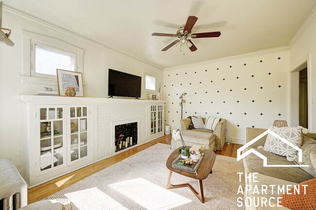 Foto del edificio - 1104 N Hoyne Ave