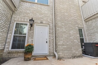 Building Photo - 3800 Tanglewilde St