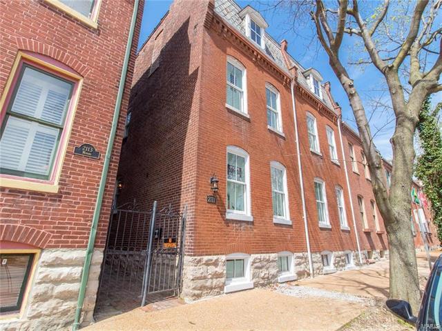 Building Photo - 2111 Menard St