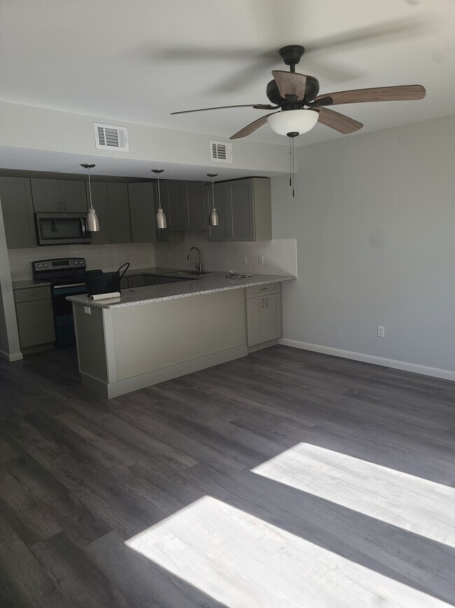 Foto del edificio - 4985 Catalina Cir