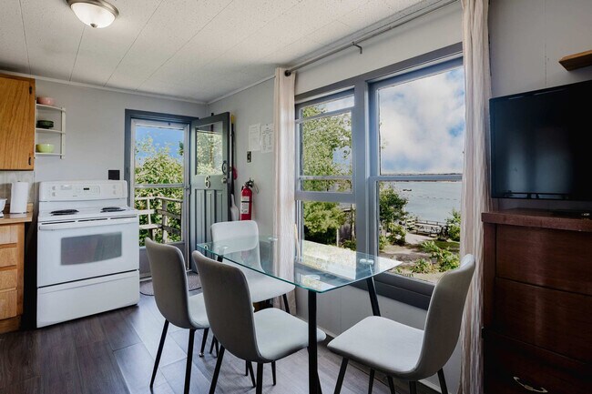 Photo du bâtiment - 100 Sand Bay Rd