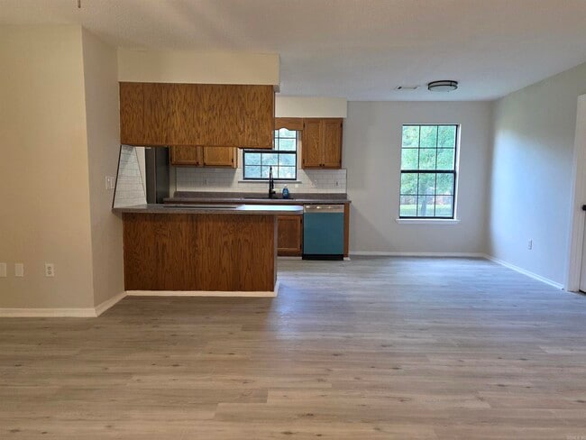 Building Photo - 8 Helen St