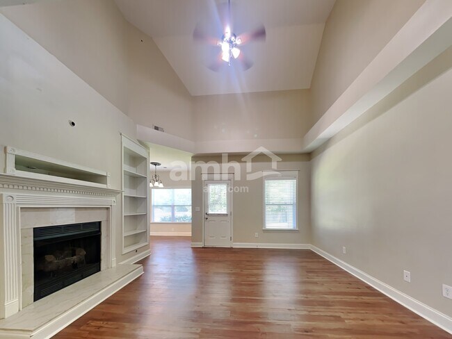 Building Photo - 180 Cotillion Crescent
