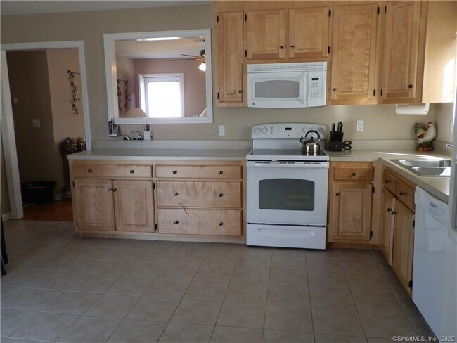 Building Photo - 123 Birdsey Ave