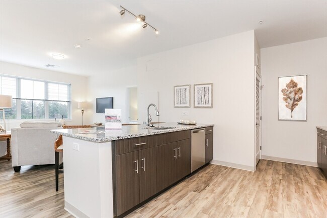 Foto del edificio - 35 Rosebrook Pl
