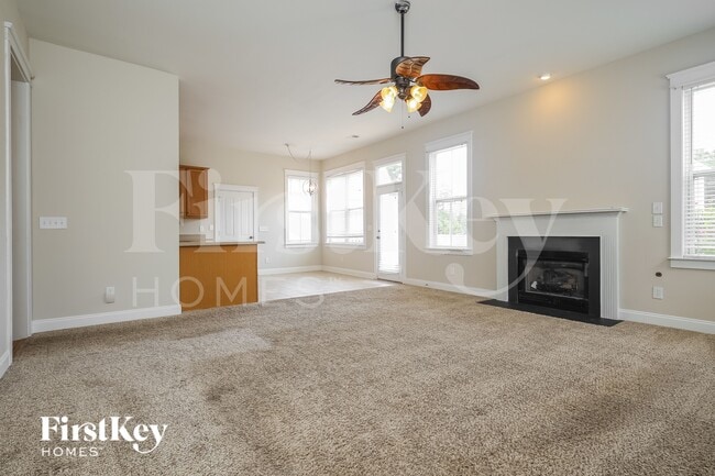 Building Photo - 228 Silverwood Ln