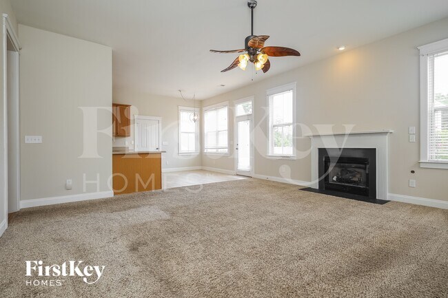 Foto del edificio - 228 Silverwood Ln