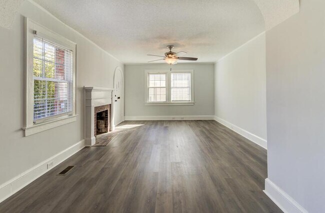 Building Photo - 2048 Jefferson St