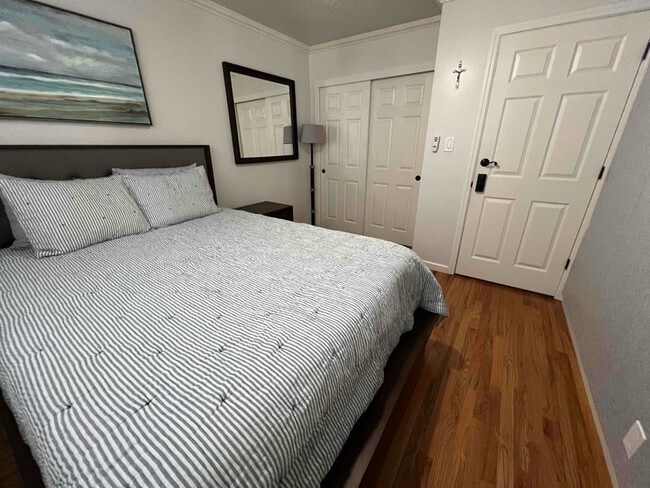 Foto del edificio - 5001 Whitney Ave