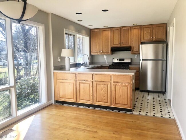 Building Photo - 3 br, 2 bath House - 5604 Dawes Ave