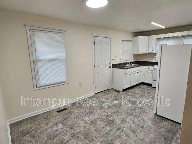 Building Photo - 323 Chickamauga Ave