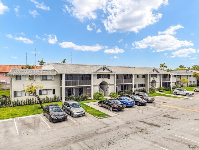 Foto del edificio - 20680 NE 4th Ct