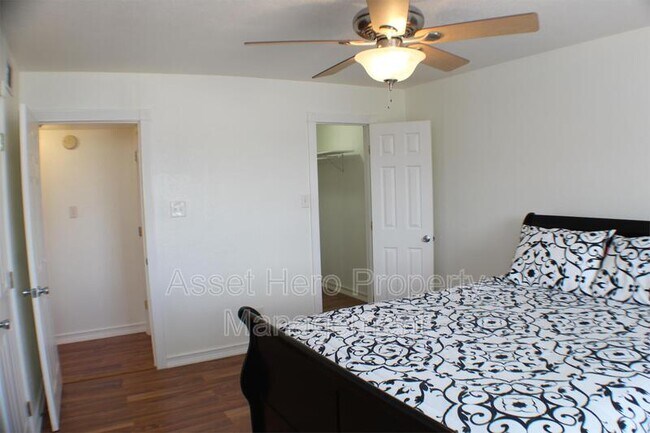 Foto del edificio - 904 University Oaks Blvd