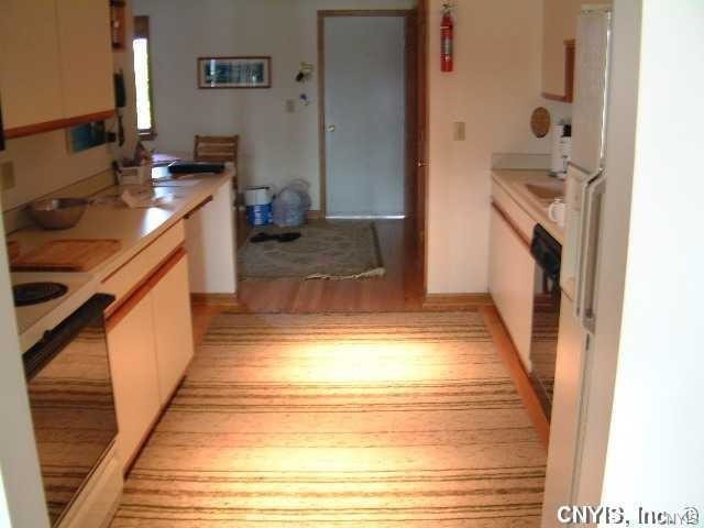 Building Photo - 358 Summerhaven Dr N