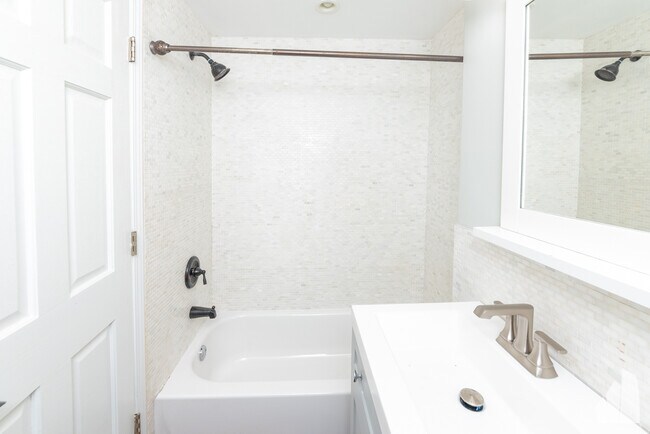 Foto del edificio - 1122 W Addison St